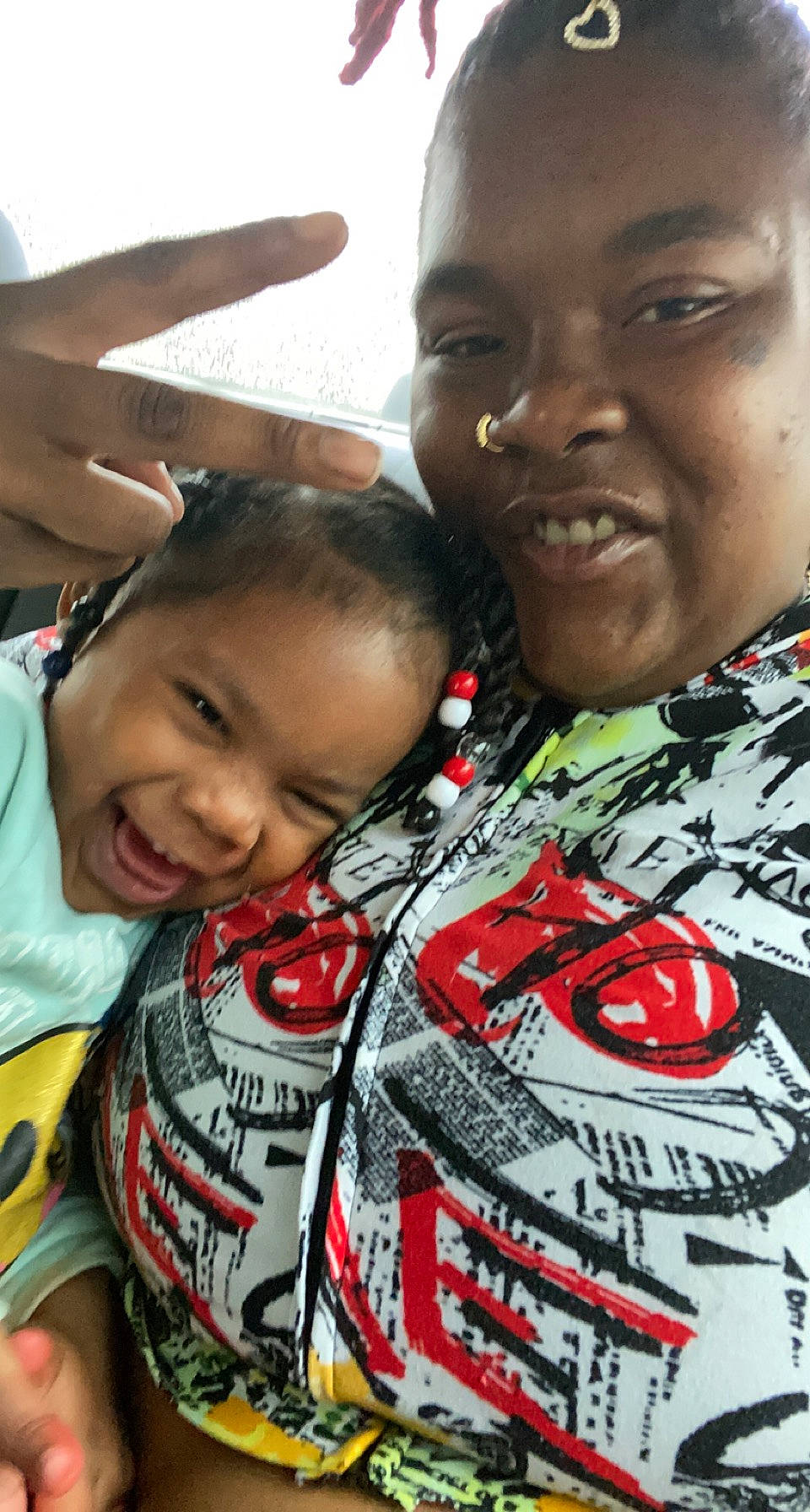 Taygen is registered to the contest to win money with this photo: black, chin, community, cool, eye, eyebrow, face, facial_expression, forehead, hair, hairstyle, happy, head, joy, mammal, organ, person, skin, sleeve, smile