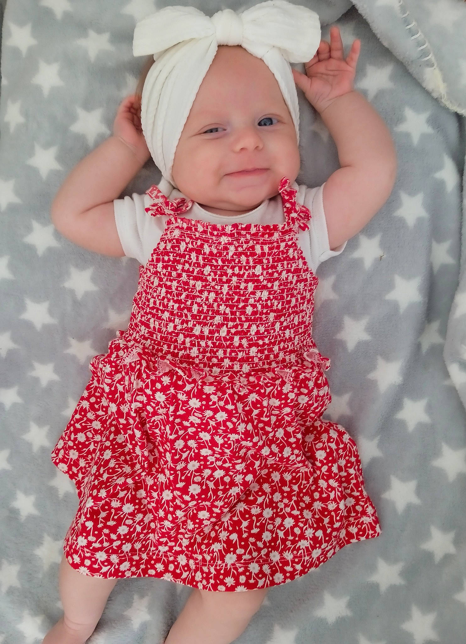 Julia a rejoint le concours — aidez-le/la à gagner de superbes lots ! arm, baby, baby_toddler_clothing, dress, finger, gesture, hand, happy, headwear, one_piece_garment, outerwear, person, photograph, pink, product, skin, sleeve, smile, standing, textile