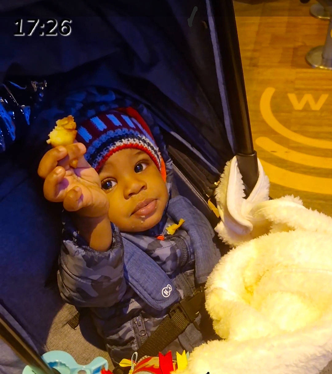 Kimaël participe au concours pour gagner de l'argent avec cette photo : animated_cartoon, auto_part, automotive_exterior, baby, car, car_seat, child, doll, family_car, finger, fun, happy, headwear, luxury_vehicle, motor_vehicle, person, play, selfie, stuffed_toy, toddler