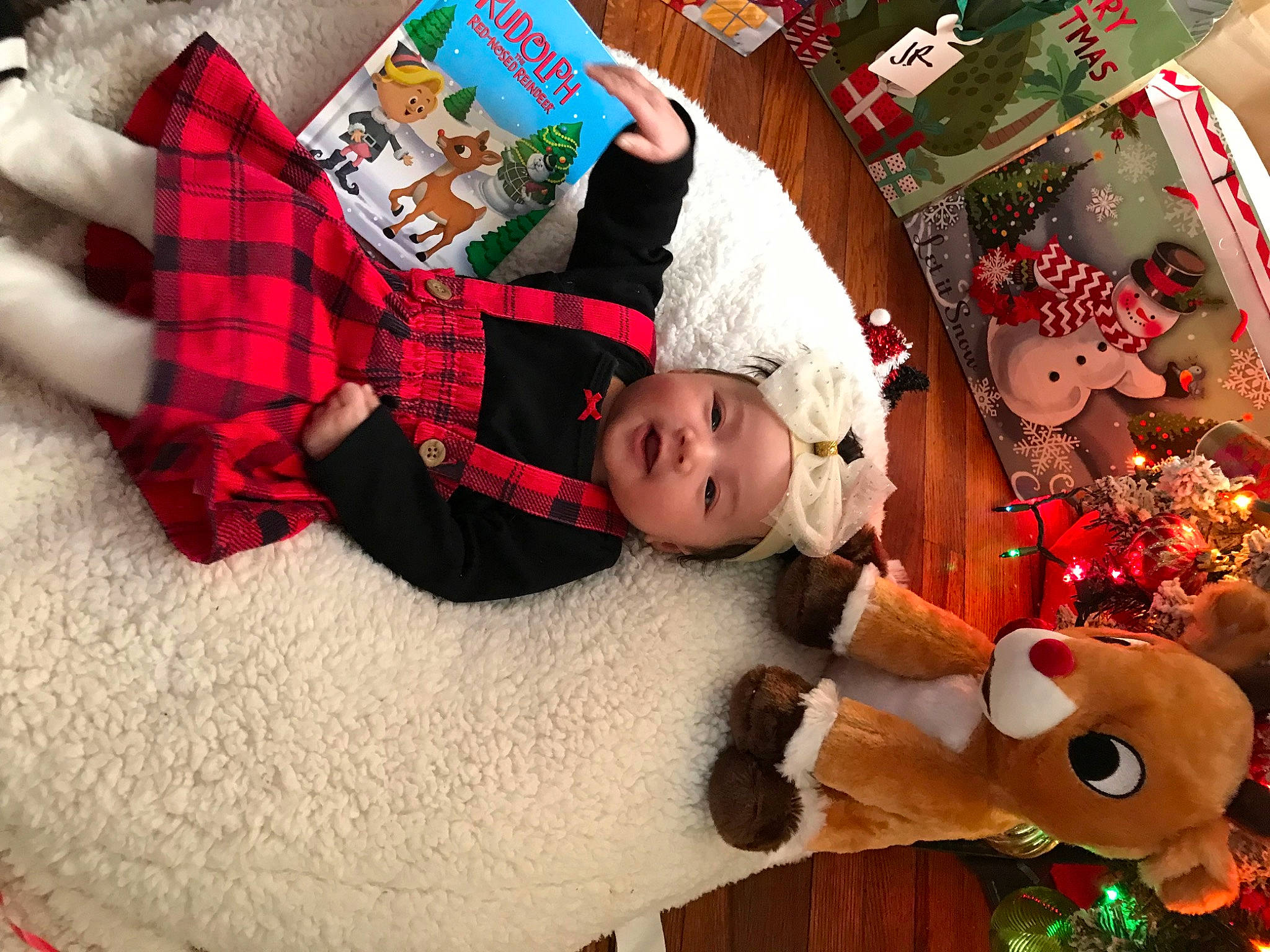 Stella is registered to the contest to win money with this photo: baby, baby_toddler_clothing, child, christmas, comfort, event, fun, green, happy, hat, headwear, holiday, ornament, pattern, person, plaid, red, room, tartan, textile