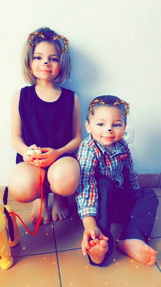 Safira participe au concours pour gagner de l'argent avec cette photo : blue, child, doll, fun, girl, hair_accessory, happiness, headgear, infant, joy, person, pink, skin, smile, toddler, toy