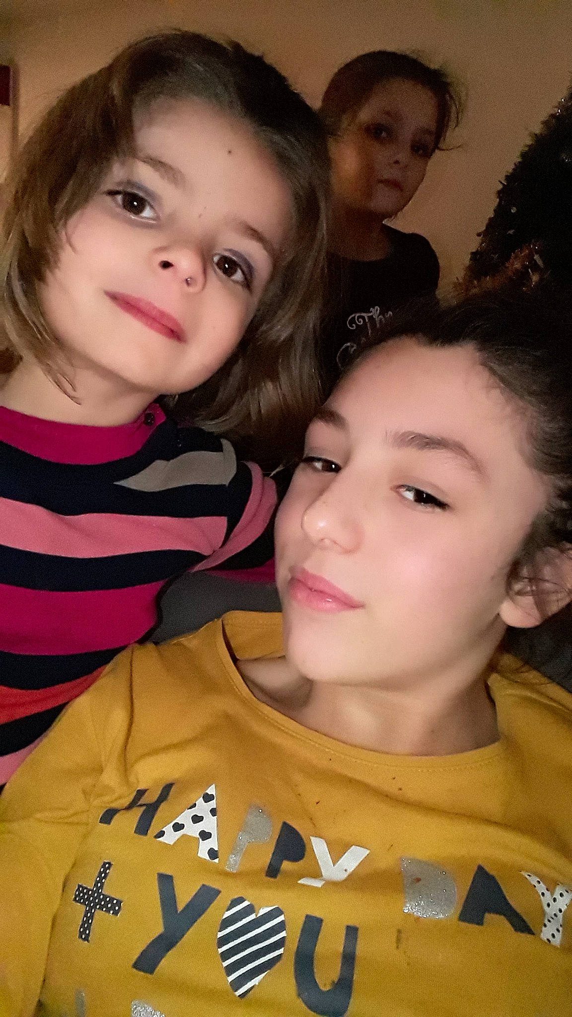 Safira participe au concours pour gagner de l'argent avec cette photo : beauty, boy, cheek, child, day, eye, face, fun, girl, hairstyle, happiness, head, human, human_hair_color, nose, organ, person, product, skin, smile