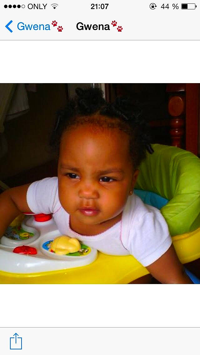 Shaynee a rejoint le concours — aidez-le/la à gagner de superbes lots ! baby, baby_toddler_clothing, cheek, child, facial_expression, food, food_craving, fun, hairstyle, happy, iris, mouth, nose, person, plate, product, sharing, skin, table, tableware