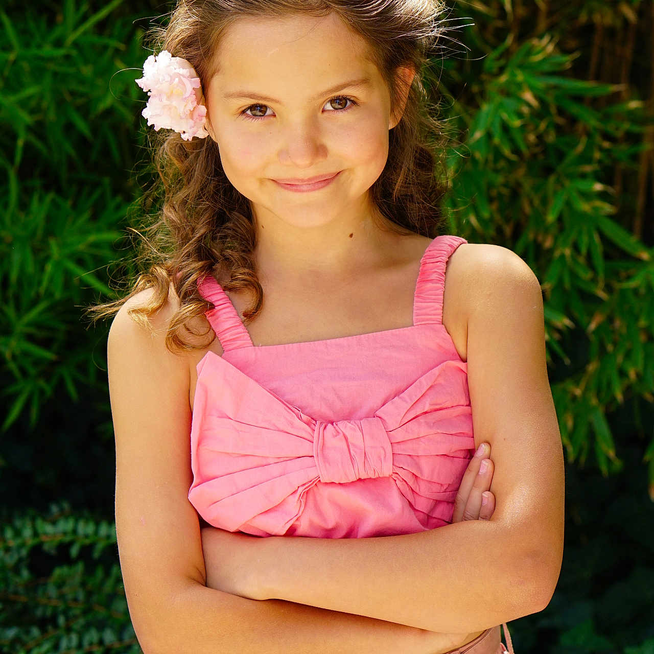 Oliviia participe au concours pour gagner de l'argent avec cette photo : child, clothing, dress, eveningdress, face, fashion, female, flower, flowerarrangement, flowerbouquet, formalwear, girl, gown, happy, head, person, photography, plant, portrait, smile
