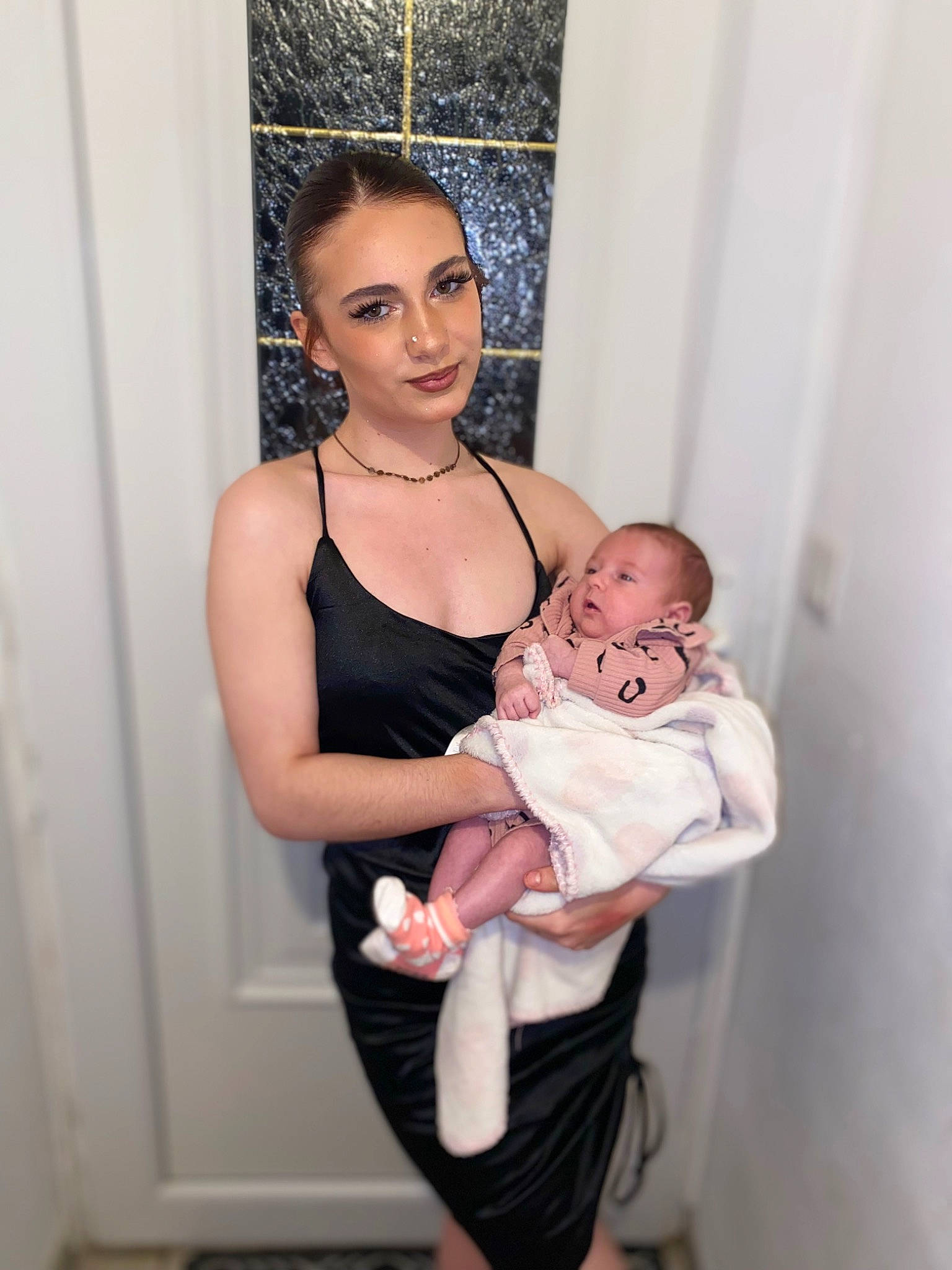 Oceane a rejoint le concours — aidez-le/la à gagner de superbes lots ! baby, baby_toddler_clothing, chest, elbow, eye, flash_photography, gesture, happy, human_body, joint, joy, knee, leg, neck, person, shorts, shoulder, smile, stomach, thigh