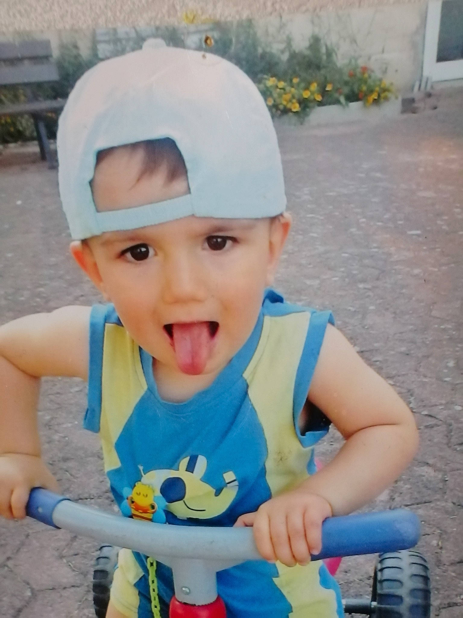 Enzo a rejoint le concours — aidez-le/la à gagner de superbes lots ! baby, baby_toddler_clothing, child, headgear, person, play, toddler