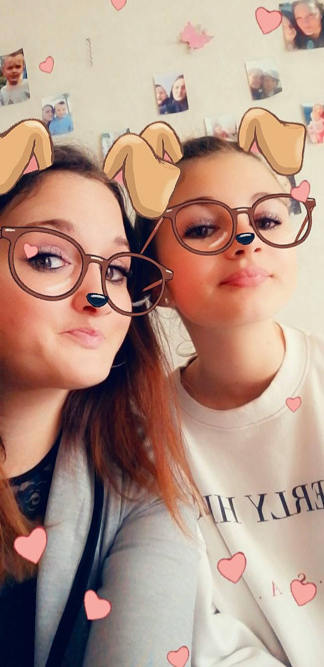 Oceane participe au concours pour gagner de l'argent avec cette photo : cheek, child, cool, eye, eyebrow, eyewear, face, forehead, friendship, fun, glasses, happy, head, headwear, lip, nose, person, photography, selfie, skin