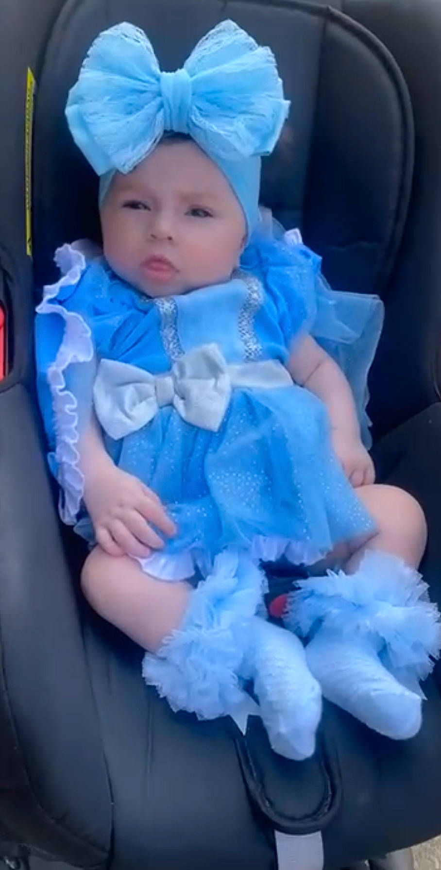 Kélÿa participe au concours pour gagner de l'argent avec cette photo : azure, baby, baby_products, baby_safety, baby_toddler_clothing, blue, cap, cheek, child, clothing, electric_blue, embellishment, eye, fashion_accessory, hat, headwear, person, pink, sitting, skin