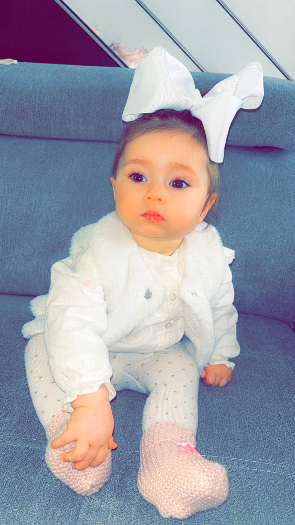 Kélÿa participe au concours pour gagner de l'argent avec cette photo : baby, baby_products, baby_toddler_clothing, cap, cheek, child, comfort, costume_hat, eye, face, fashion_accessory, flooring, fun, happy, nose, person, skin, sleeve, textile, toddler