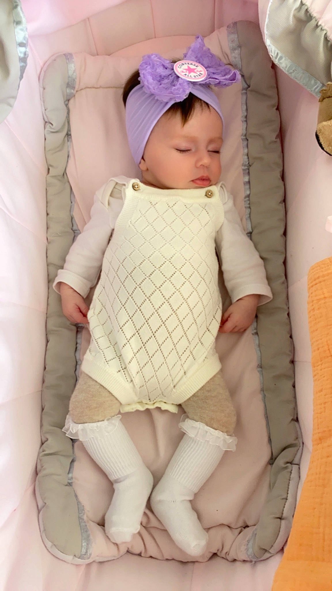 Kélÿa a rejoint le concours — aidez-le/la à gagner de superbes lots ! arm, baby, baby_products, baby_toddler_clothing, cheek, chest, child, clothing, comfort, eyelash, face, fashion_accessory, linens, pattern, person, sitting, skin, sleeve, textile, thigh