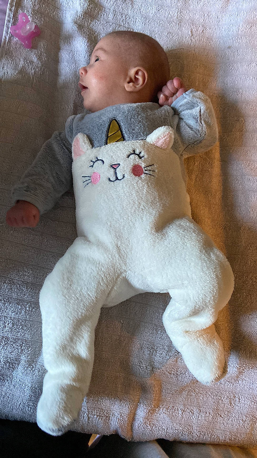 Noëlia a rejoint le concours — aidez-le/la à gagner de superbes lots ! baby, baby_products, baby_sleeping, baby_toddler_clothing, cheek, child, chin, comfort, doll, face, fur, happy, head, linens, lip, nose, person, skin, sleeve, stuffed_toy