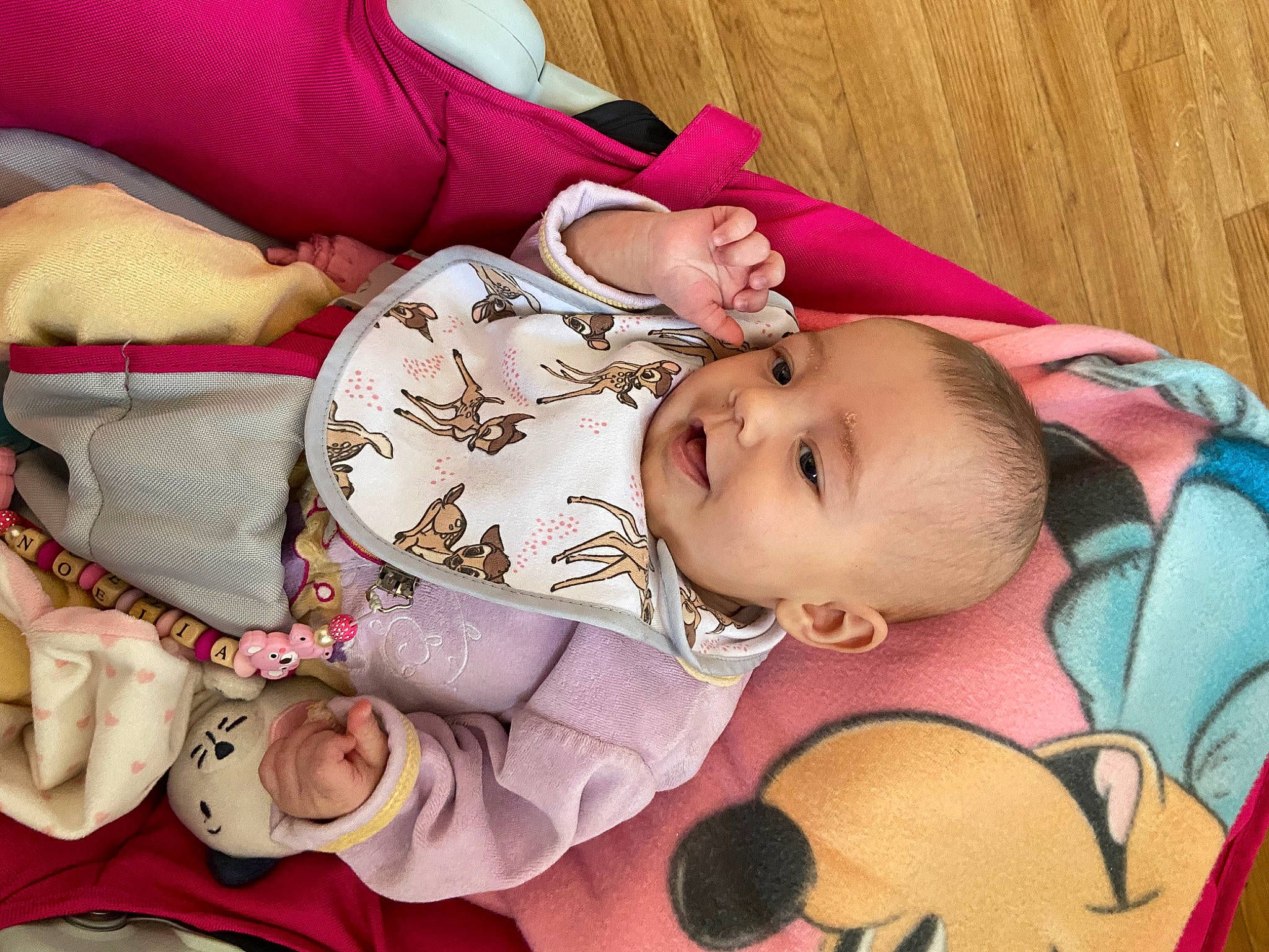 Noëlia a rejoint le concours — aidez-le/la à gagner de superbes lots ! baby, baby_products, baby_toddler_clothing, cheek, child, comfort, eye, eyelash, face, happy, human_body, linens, lip, mouth, nail, nose, person, pink, red, skin