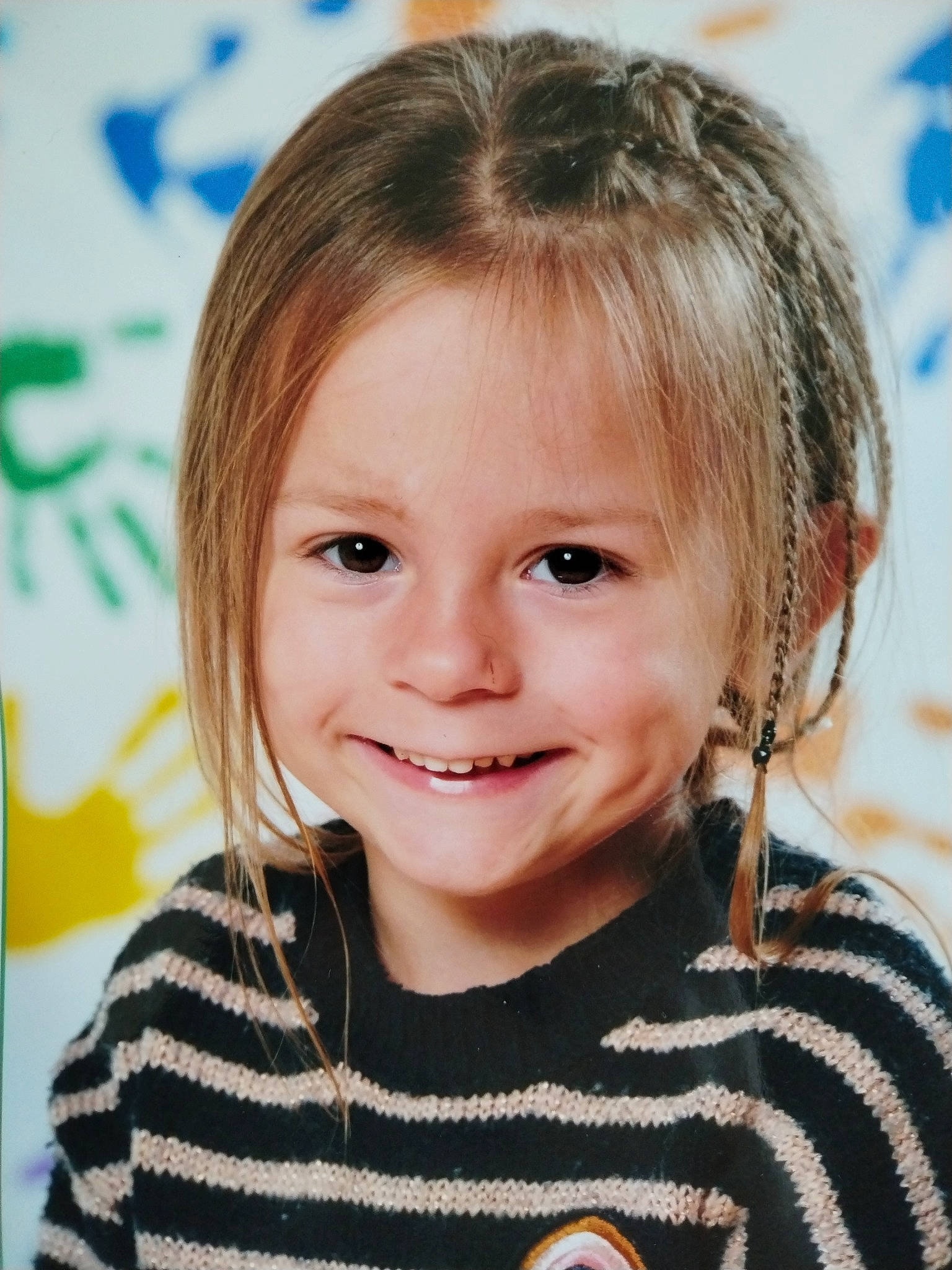 Rose a rejoint le concours — aidez-le/la à gagner de superbes lots ! bangs, blond, brown_hair, cheek, child, chin, ear, eyebrow, eyelash, face, fun, happy, iris, joy, layered_hair, nose, person, portrait_photography, smile, surfer_hair