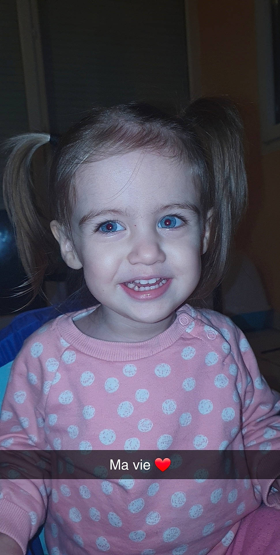 Anaïya participe au concours pour gagner de l'argent avec cette photo : baby_toddler_clothing, cheek, chin, clothing, cool, eye, eyelash, flash_photography, hair, happy, head, human_body, iris, joy, lip, nose, person, pink, skin, sleeve