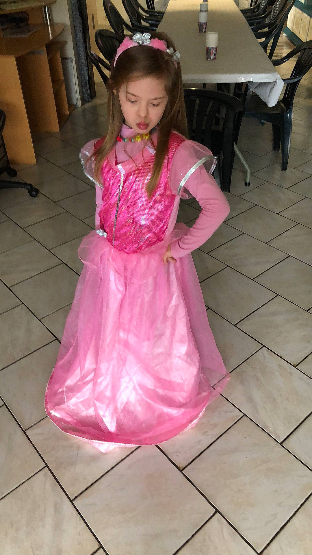 Shayna a rejoint le concours — aidez-le/la à gagner de superbes lots ! baby_toddler_clothing, chair, child, costume, dress, embellishment, event, face, fashion_design, floor, flooring, formal_wear, magenta, peach, person, pink, purple, ruffle, sleeve, toddler