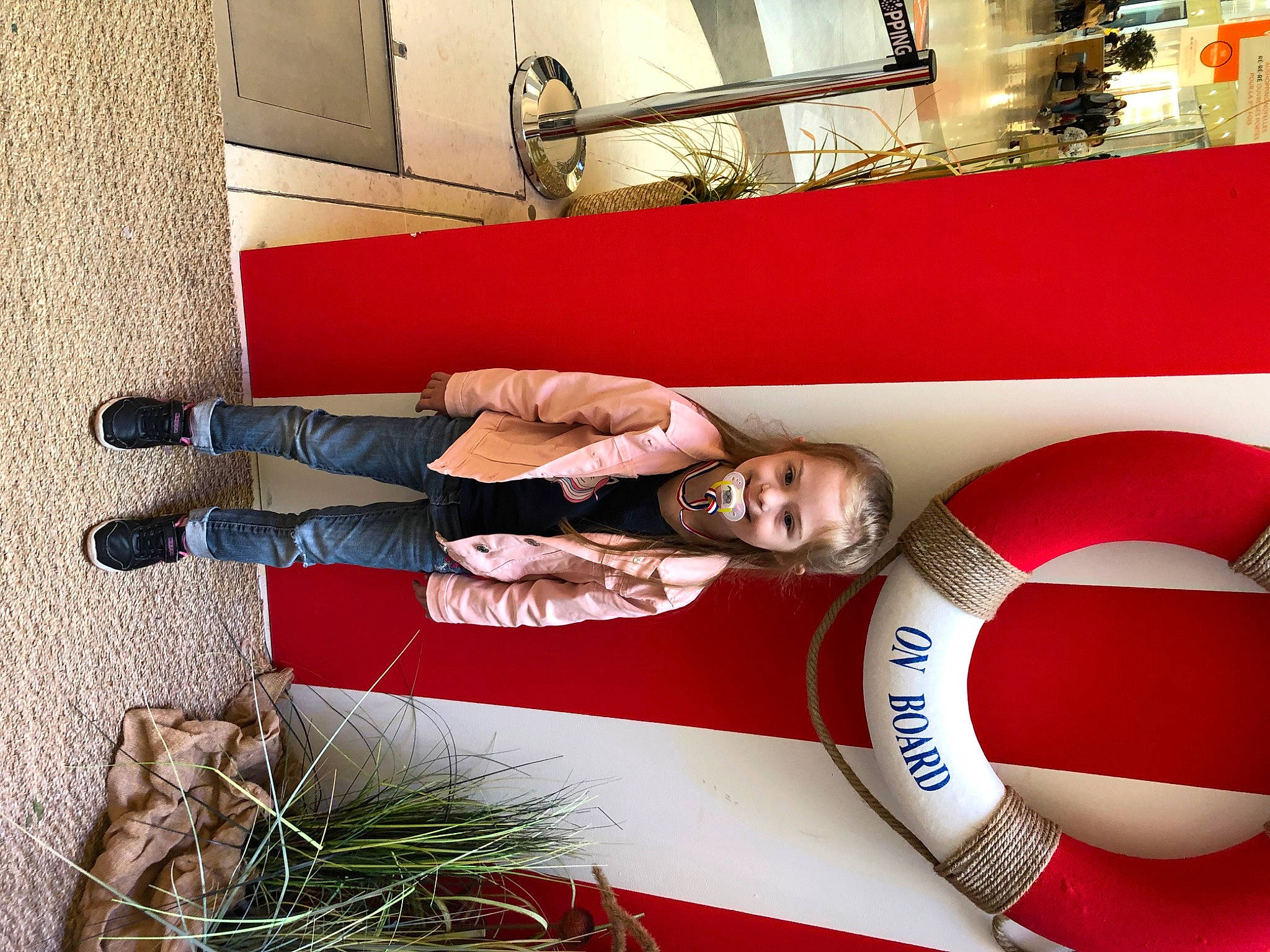 Shayna participe au concours pour gagner de l'argent avec cette photo : boot, carmine, circle, comfort, couch, event, flowerpot, fun, holiday, houseplant, human_leg, joy, leg, leisure, person, plant, red, room, smile, thigh