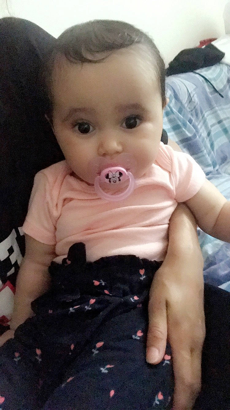 Inayah a rejoint le concours — aidez-le/la à gagner de superbes lots ! baby, cheek, child, eye, face, finger, hand, head, lip, mouth, nail, nose, person, pink, skin, thumb, toddler