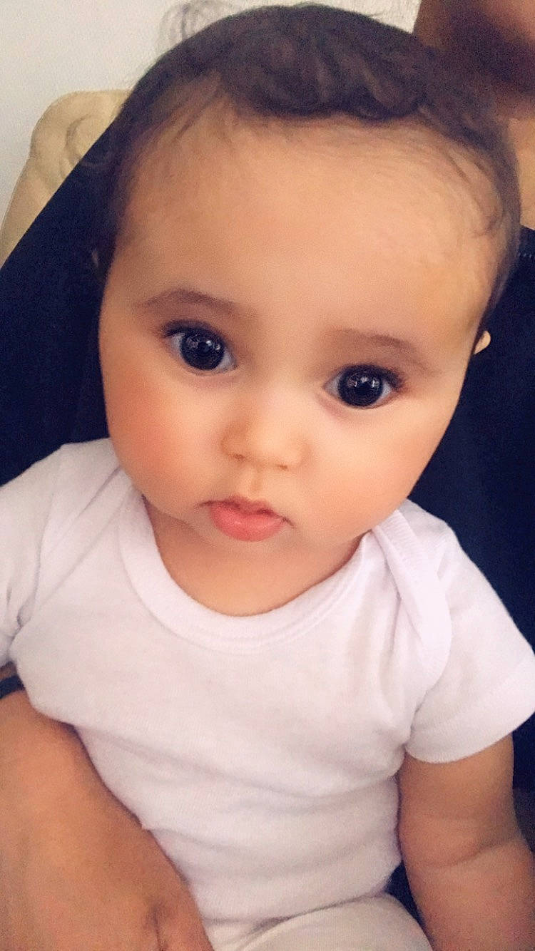 Inayah a rejoint le concours — aidez-le/la à gagner de superbes lots ! baby, beauty, cheek, child, chin, close_up, ear, eye, eyebrow, face, forehead, hair, hairstyle, head, iris, lip, nose, organ, person, skin