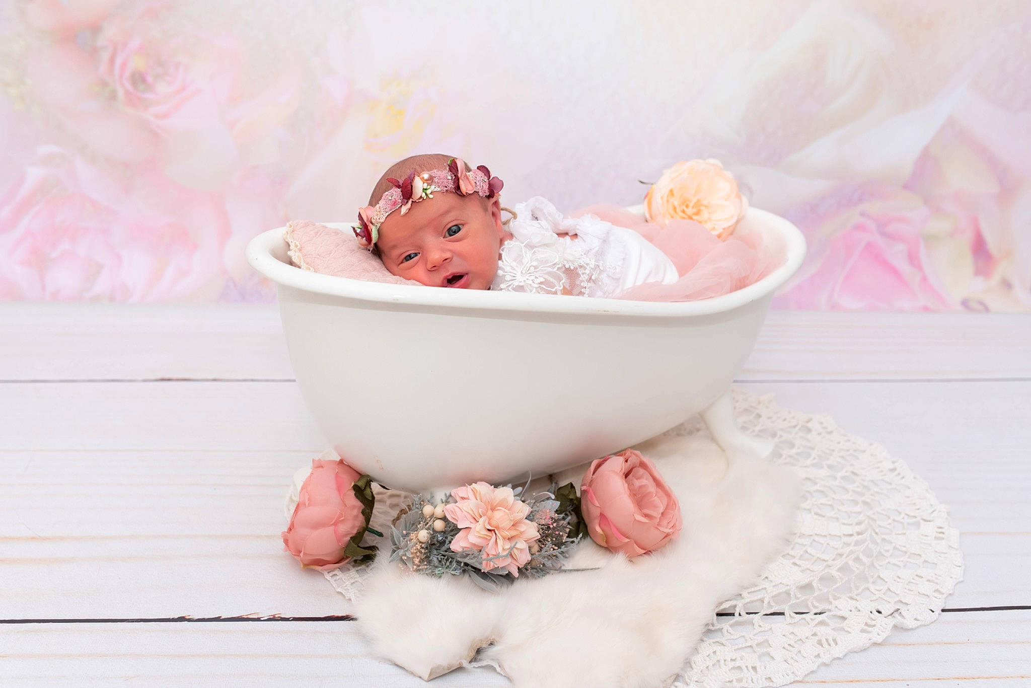 Yaya a rejoint le concours — aidez-le/la à gagner de superbes lots ! bathing, bowl, ceramic, cuisine, cup, dish, dishware, drinkware, happy, headwear, ingredient, person, petal, pink, plumbing_fixture, porcelain, product, serveware, sweetness, tableware