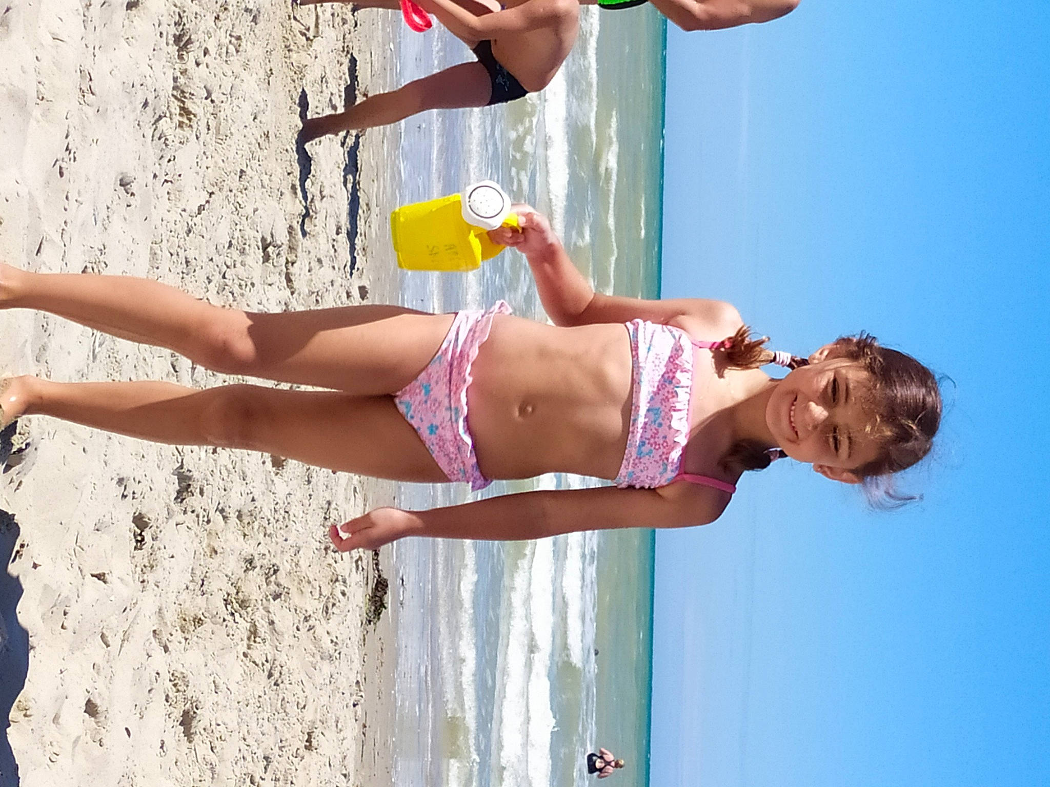 Sherazade a rejoint le concours — aidez-le/la à gagner de superbes lots ! bikini, joy, leg, muscle, person, undergarment, vacation