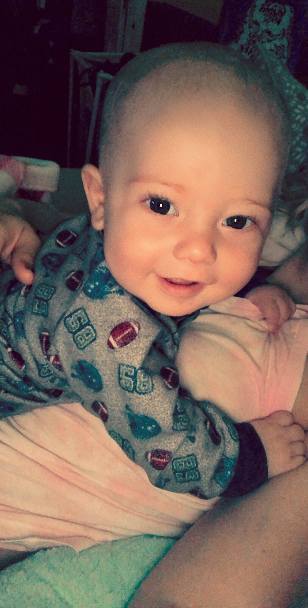 Kase is registered to the contest to win money with this photo: arm, baby, beauty, cheek, child, chin, eye, eyebrow, face, facial_expression, forehead, head, iris, lip, mouth, nose, organ, person, skin, smile