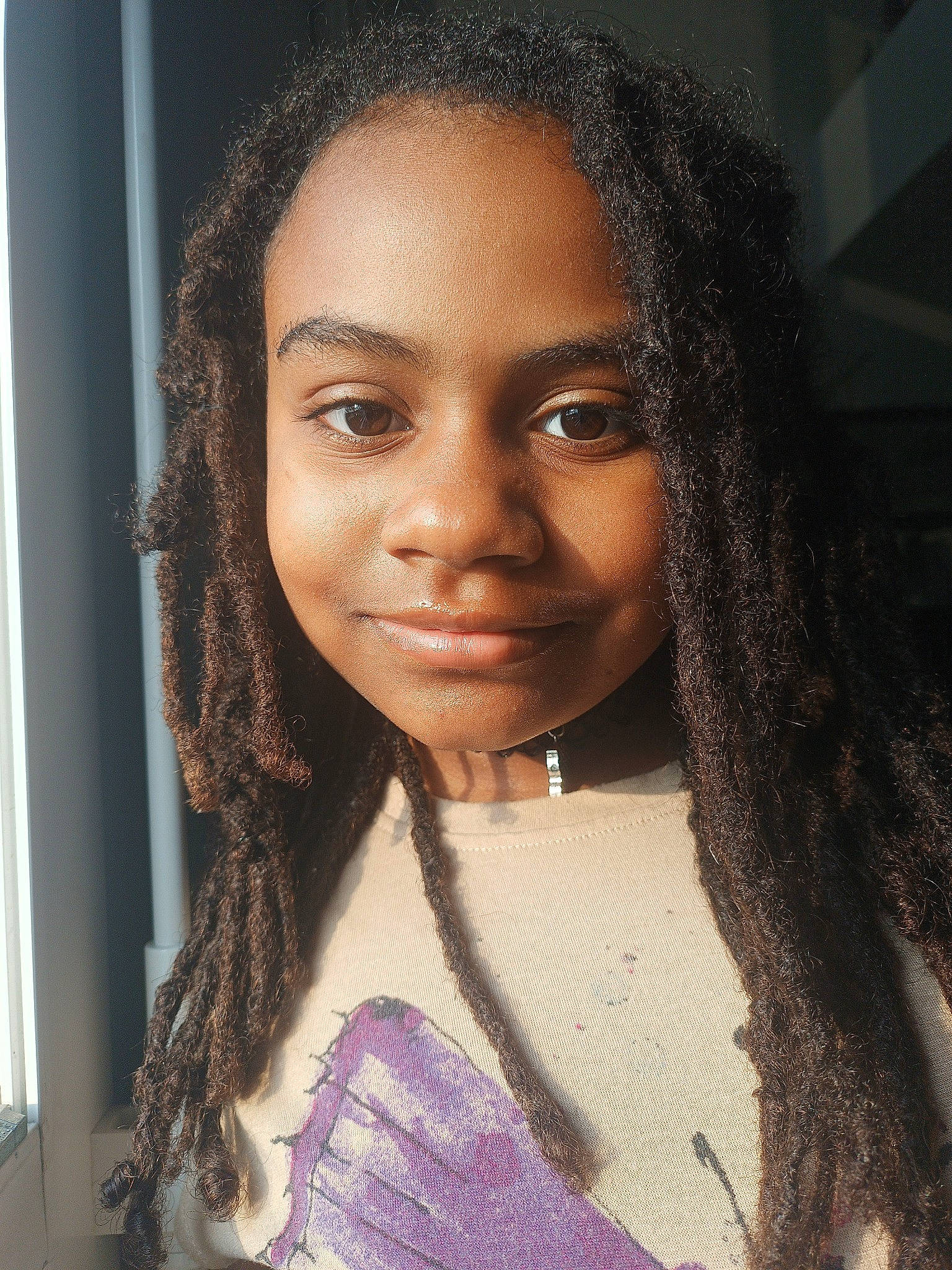 Chloé a rejoint le concours — aidez-le/la à gagner de superbes lots ! artificial_hair_integrations, black_hair, cheek, chin, cool, eyebrow, eyelash, flash_photography, forehead, happy, jewellery, jheri_curl, joy, lace_wig, layered_hair, lip, long_hair, nose, person, skin