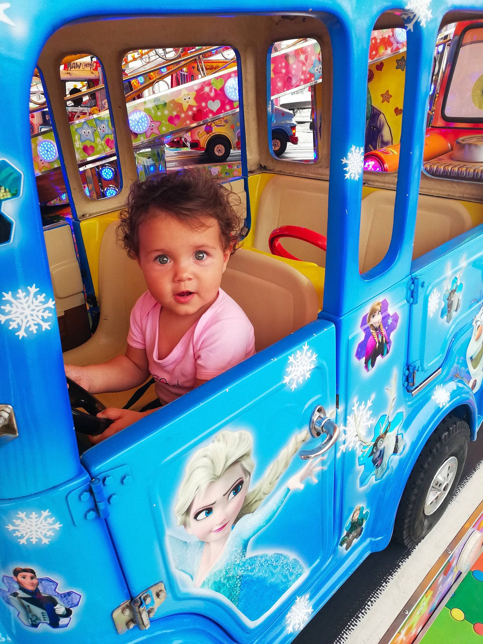 Lyloo participe au concours pour gagner de l'argent avec cette photo : car, child, fun, games, person, play, playset, product, toddler, toy, vehicle