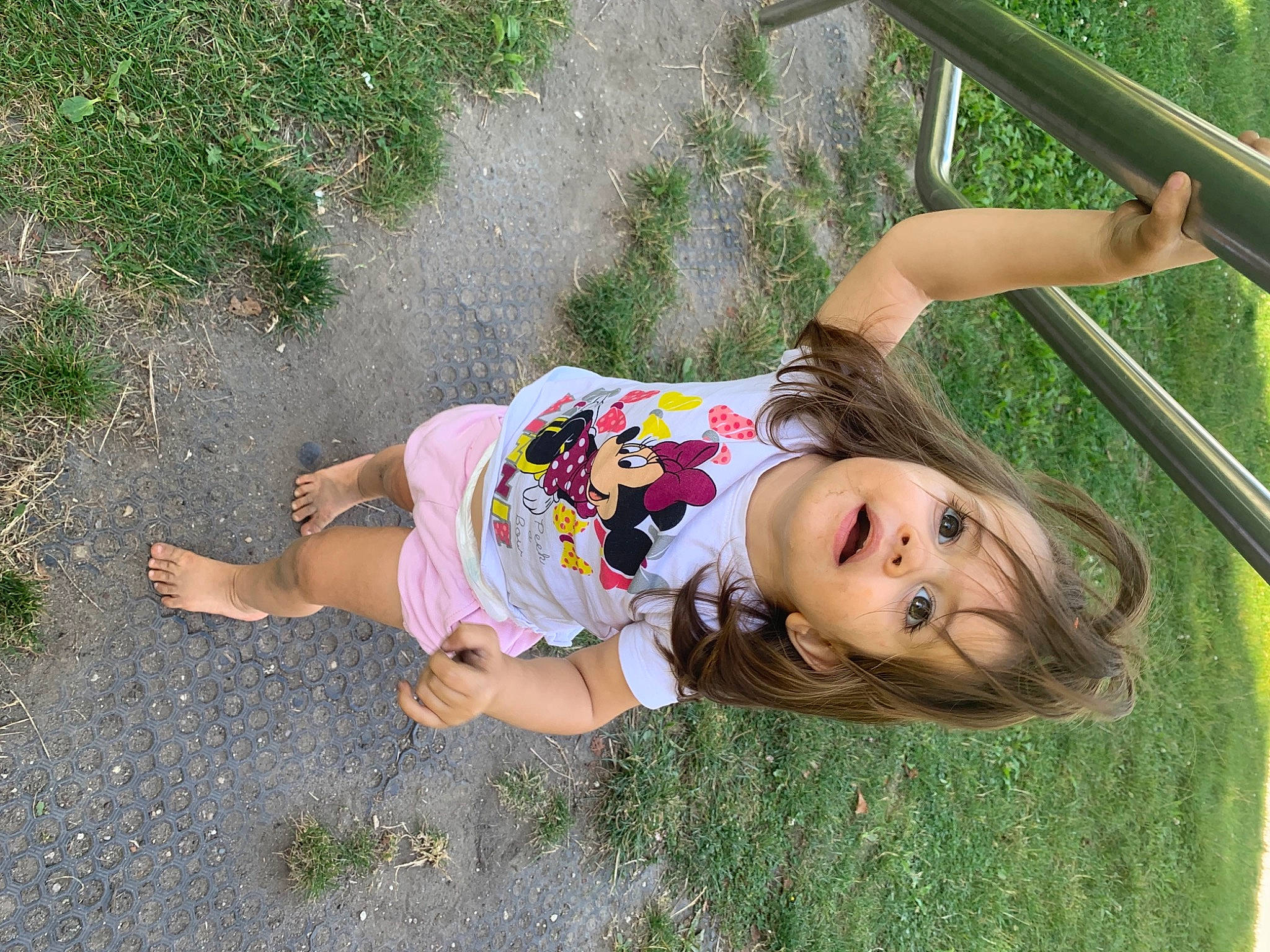 Inaya a rejoint le concours — aidez-le/la à gagner de superbes lots ! child, eye, fun, grass, grass_family, grassland, happy, human_leg, lawn, leisure, people_in_nature, person, plant, play, recreation, sitting, smile, sunlight, thigh, toddler