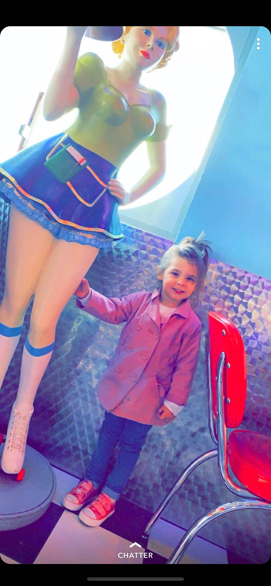 Marion a rejoint le concours — aidez-le/la à gagner de superbes lots ! fun, joy, leg, person, smile, thigh