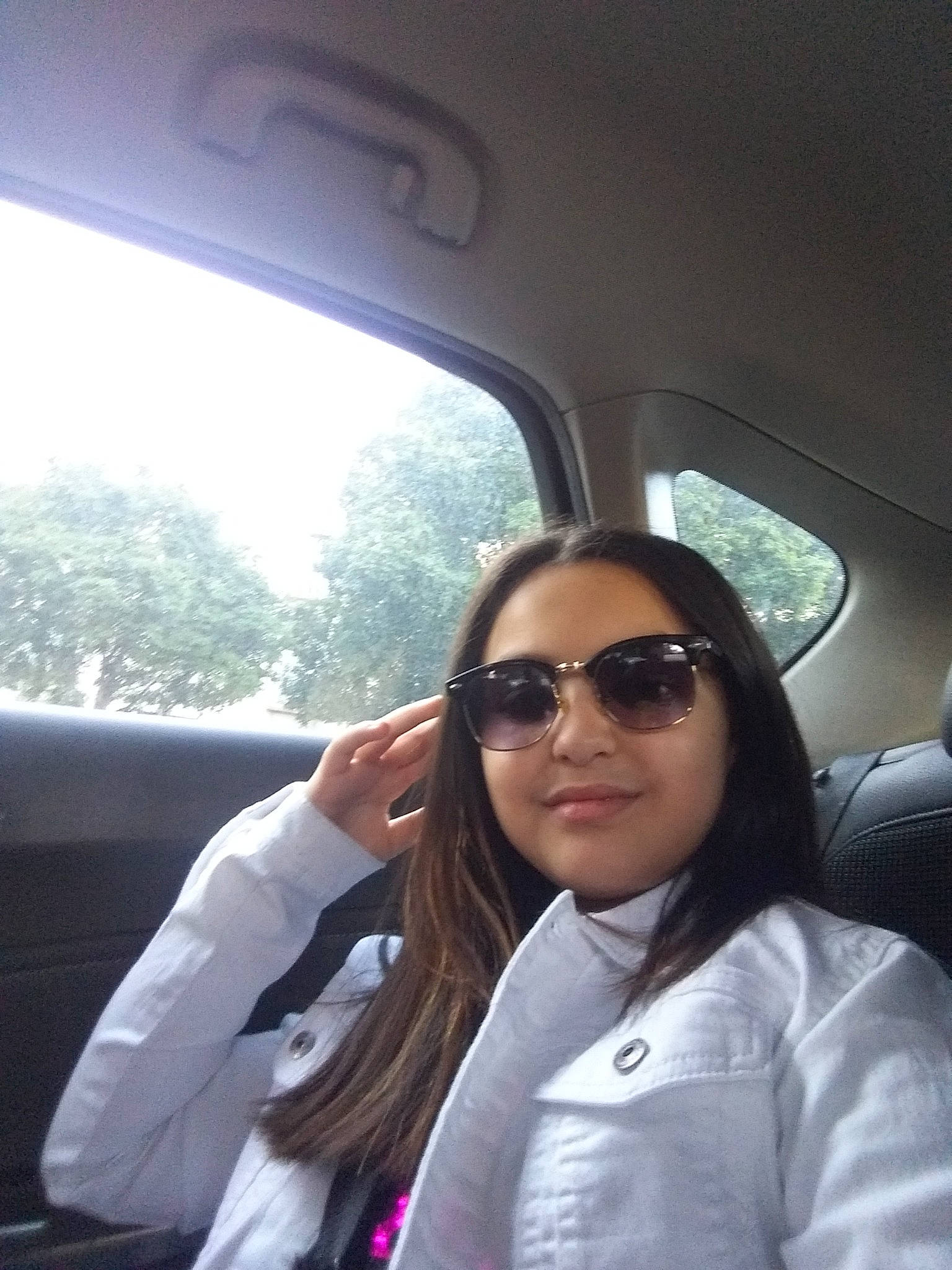 Maissane participe au concours pour gagner de l'argent avec cette photo : black_hair, car, cool, driving, eyewear, family_car, fun, glasses, joy, long_hair, luxury_vehicle, person, photography, selfie, smile, sunglasses, tourism, vacation, vehicle, vision_care