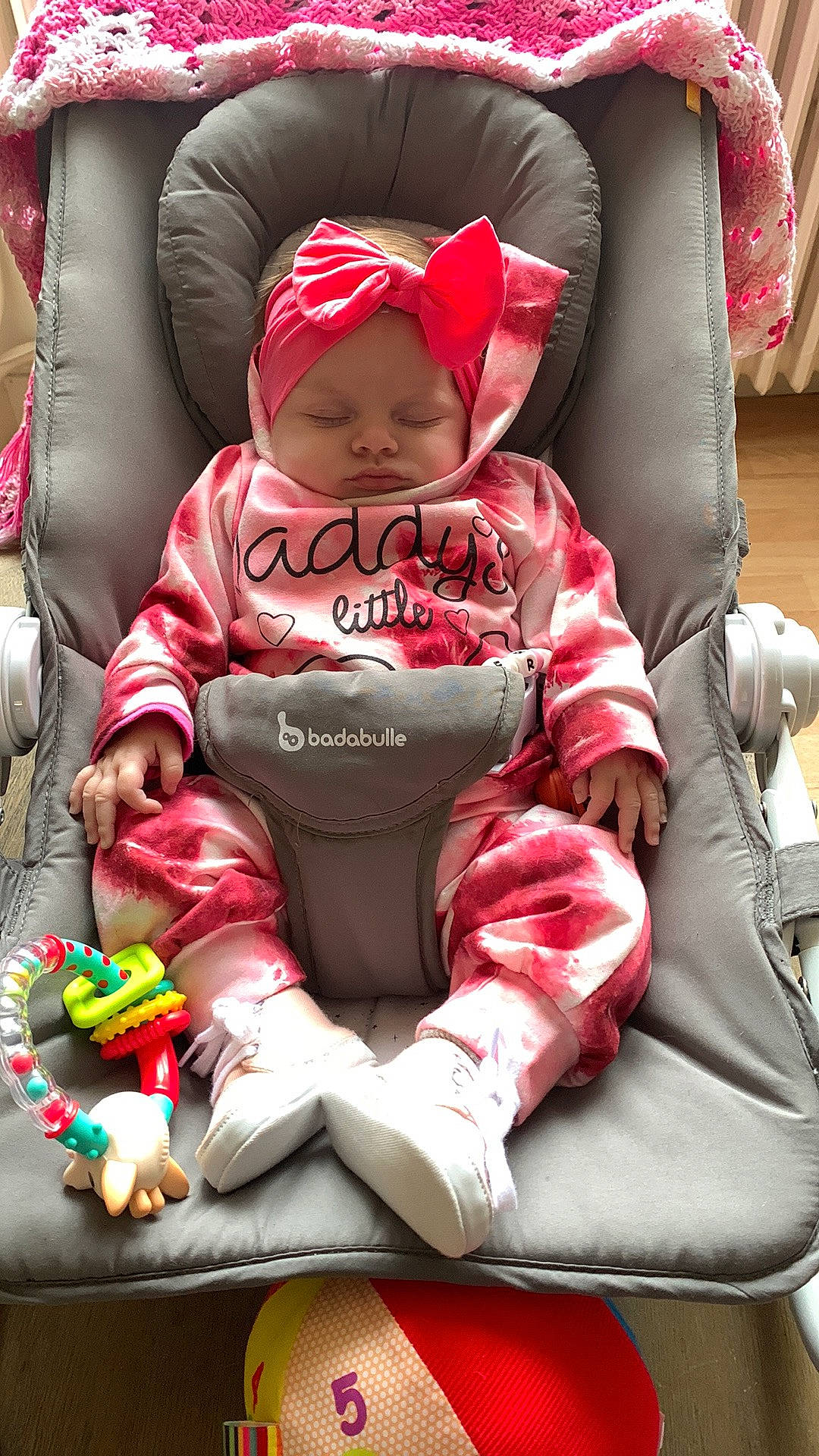 Ellie Rose participe au concours pour gagner de l'argent avec cette photo : baby, baby_carriage, baby_products, baby_toddler_clothing, cap, car_seat, carmine, child, comfort, event, fun, headwear, lap, magenta, motor_vehicle, person, personal_protective_equipment, pink, red, sitting