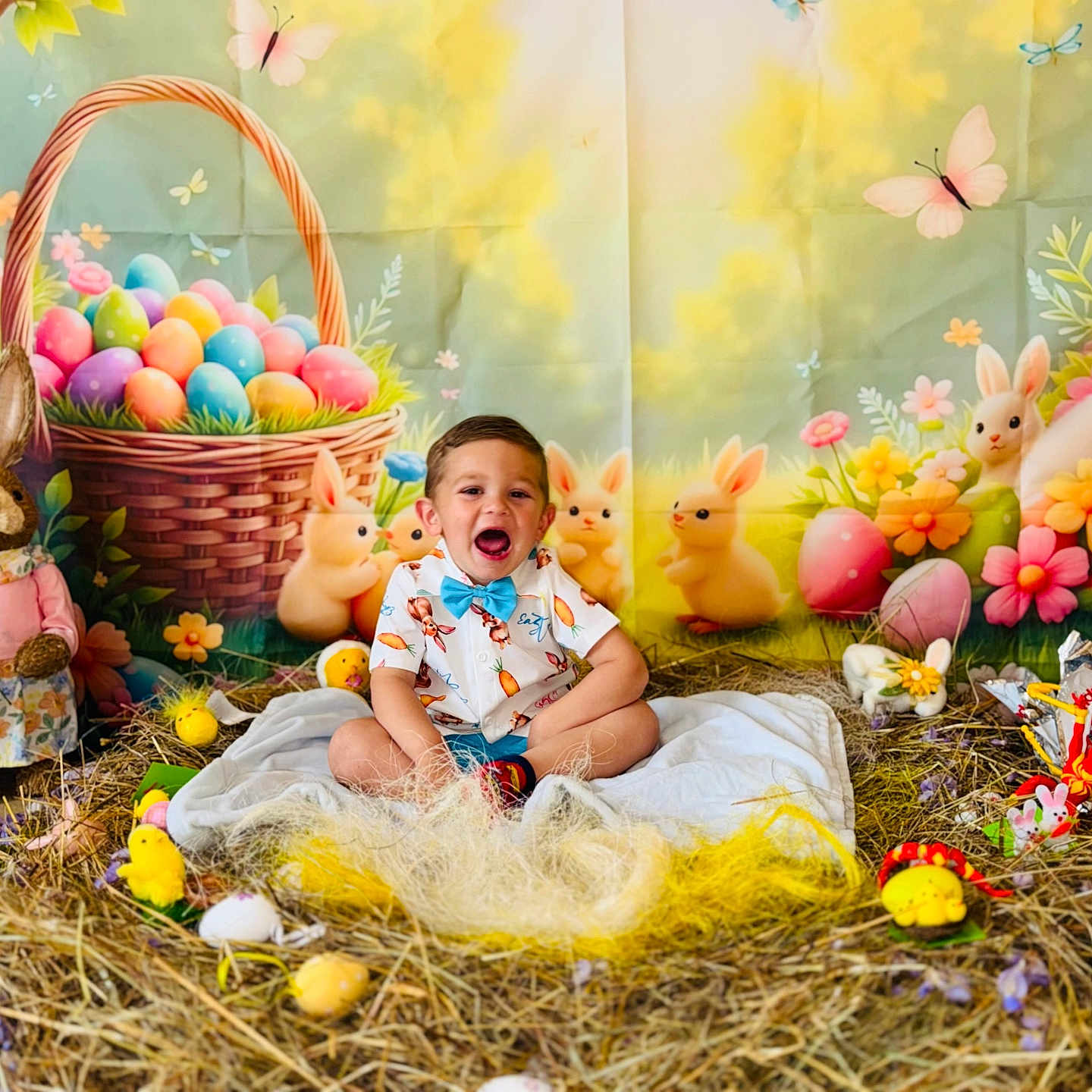 Steylor participe au concours pour gagner de l'argent avec cette photo : architecture, baby, basket, building, clothing, egg, face, flower, food, happy, head, laughing, outdoors, people, person, photography, plant, portrait, shelter, toy