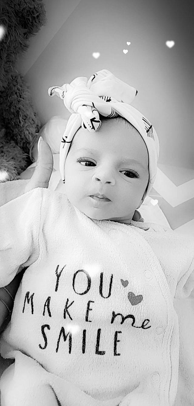 Layanna participe au concours pour gagner de l'argent avec cette photo : baby, black_and_white, cap, eye, eyebrow, eyelash, face, finger, flash_photography, forehead, gesture, handwriting, happy, head, headgear, lip, person, skin, sleeve, style