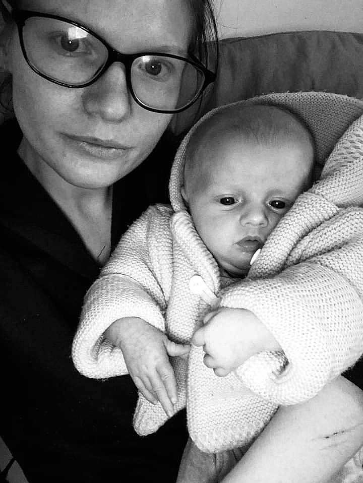 Maëlys participe au concours pour gagner de l'argent avec cette photo : baby, black, cheek, comfort, eye, eyebrow, face, facial_expression, gesture, glasses, hairstyle, hand, head, iris, lip, mouth, nose, organ, person, skin