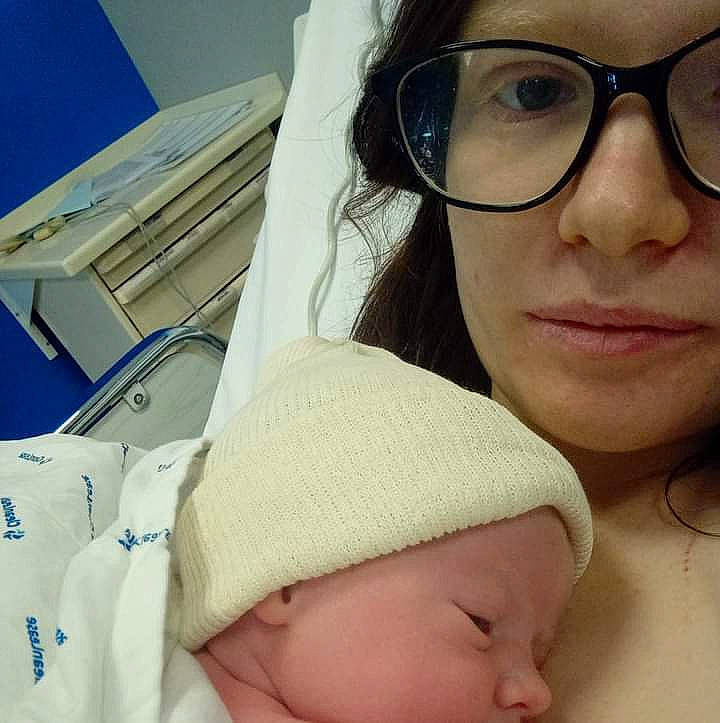 Maëlys participe au concours pour gagner de l'argent avec cette photo : baby, baby_sleeping, cheek, chin, comfort, eyebrow, eyelash, face, facial_expression, forehead, glasses, hand, human, lip, mouth, nose, organ, person, photograph, skin