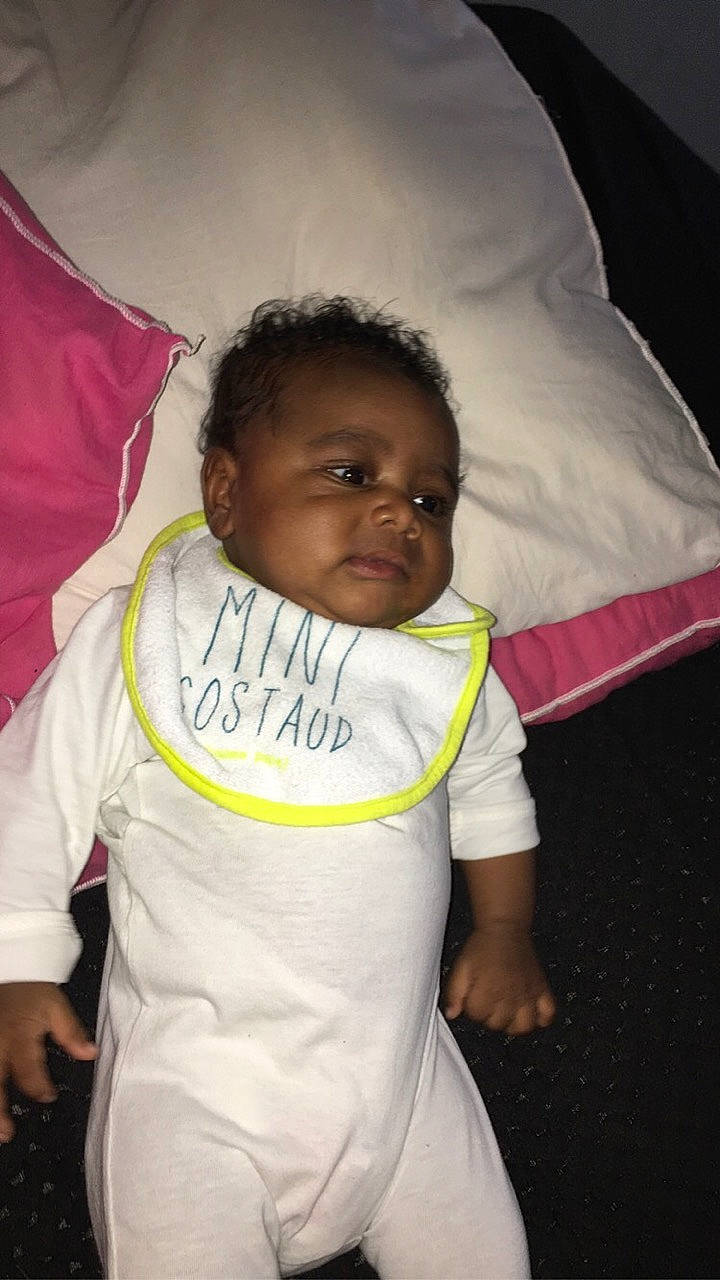 Yassine a rejoint le concours — aidez-le/la à gagner de superbes lots ! arm, baby, cheek, child, fun, person, pink, skin, smile, t_shirt, toddler, white