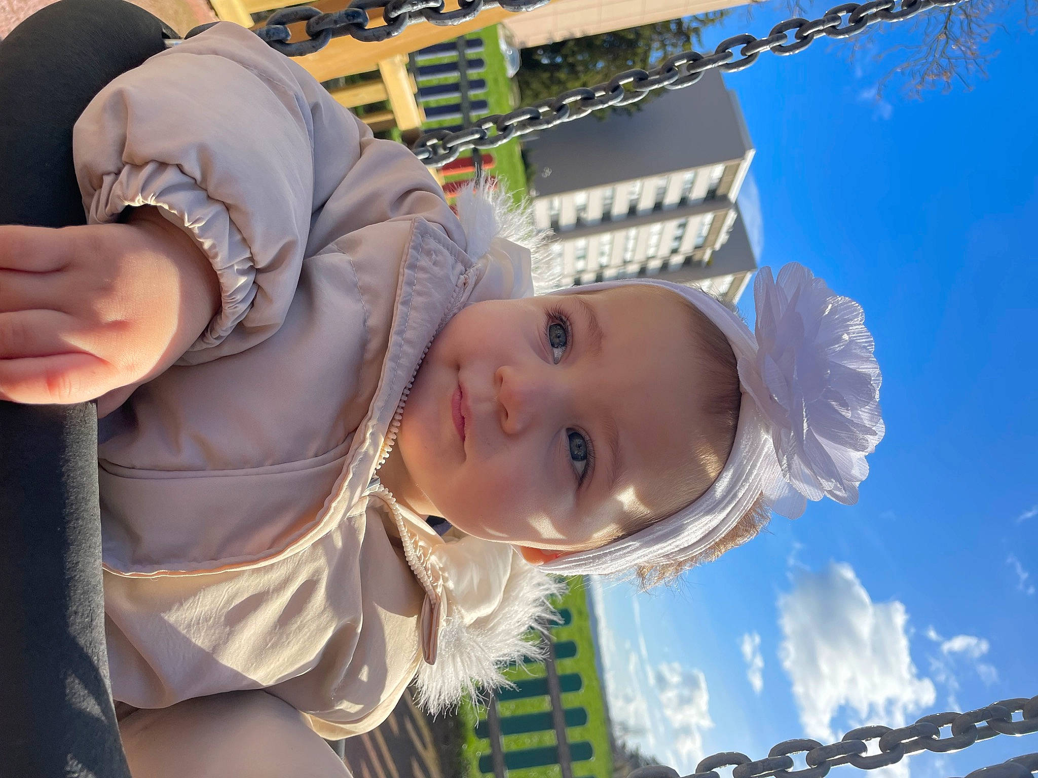 Alara participe au concours pour gagner de l'argent avec cette photo : baby, child, city, cloud, eyewear, fashion_accessory, fun, happy, hat, leisure, people, person, plant, sky, smile, toddler, travel, tree, vacation, white
