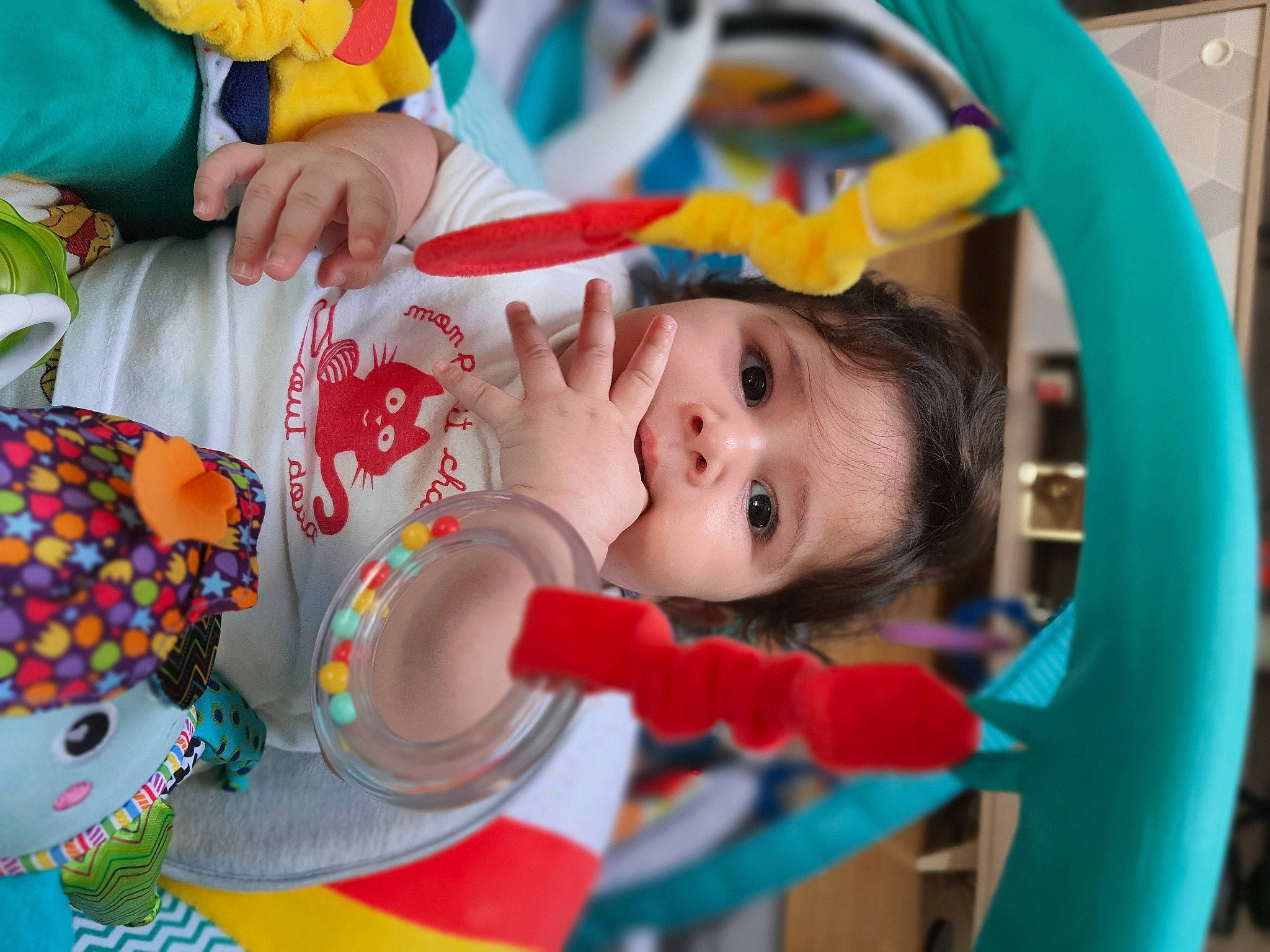 Julia a rejoint le concours — aidez-le/la à gagner de superbes lots ! baby, baby_playing_with_toys, baby_products, baby_toddler_clothing, baby_toys, child, event, fun, happy, leisure, party, party_supply, person, play, recreation, room, skin, smile, toddler, toy