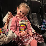Giulia participe au concours pour gagner de l'argent avec cette photo : child, girl, smile, movie_theater, cinema_seat, snack, lays_chips, chip_bag, sequin_skirt, pink_clothing, coat, stuffed_animal, plush_toy, stitch_bottle, drink_bottle, leisure, happy, portrait, indoor, family_outing