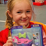 Giulia participe au concours pour gagner de l'argent avec cette photo : braid, chair, child, christmas_tree, cute, decorations, festive, gift, girl, gold, happy, holiday, indoor, packaging, playful, polly_pocket, present, red, smile, toy