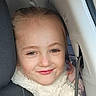 Giulia a rejoint le concours — aidez-le/la à gagner de superbes lots ! cable, car_interior, car_seat, cheeks, child, closeup, daylight, eyes, face, fur_scarf, hair, happy, headrest, passenger, pink_jacket, portrait, seat, seatbelt, smiling, window