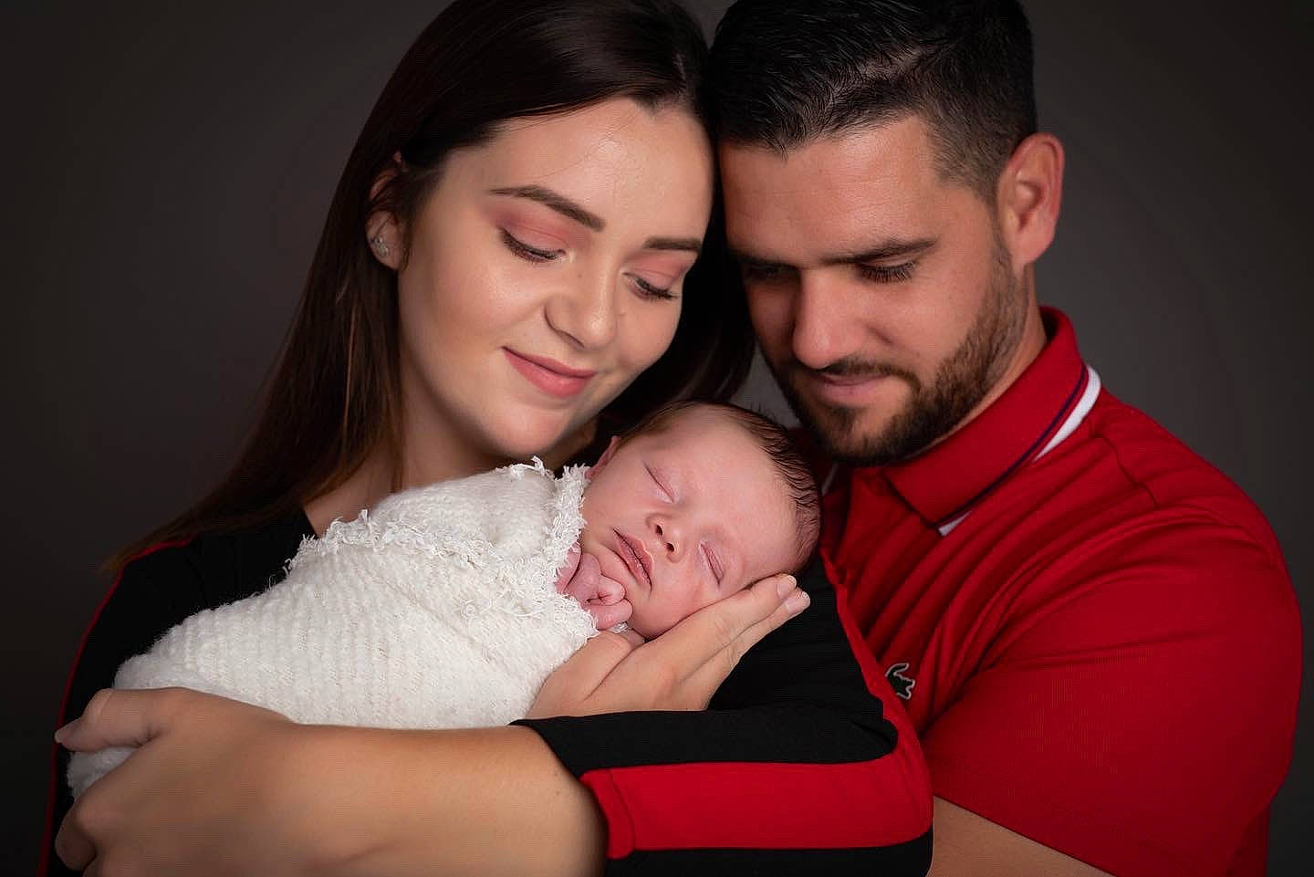 Dayvon participe au concours pour gagner de l'argent avec cette photo : baby, cheek, child, family, flash_photography, happy, hug, joy, love, people, person, photograph, photography, portrait, portrait_photography, red, smile, toddler