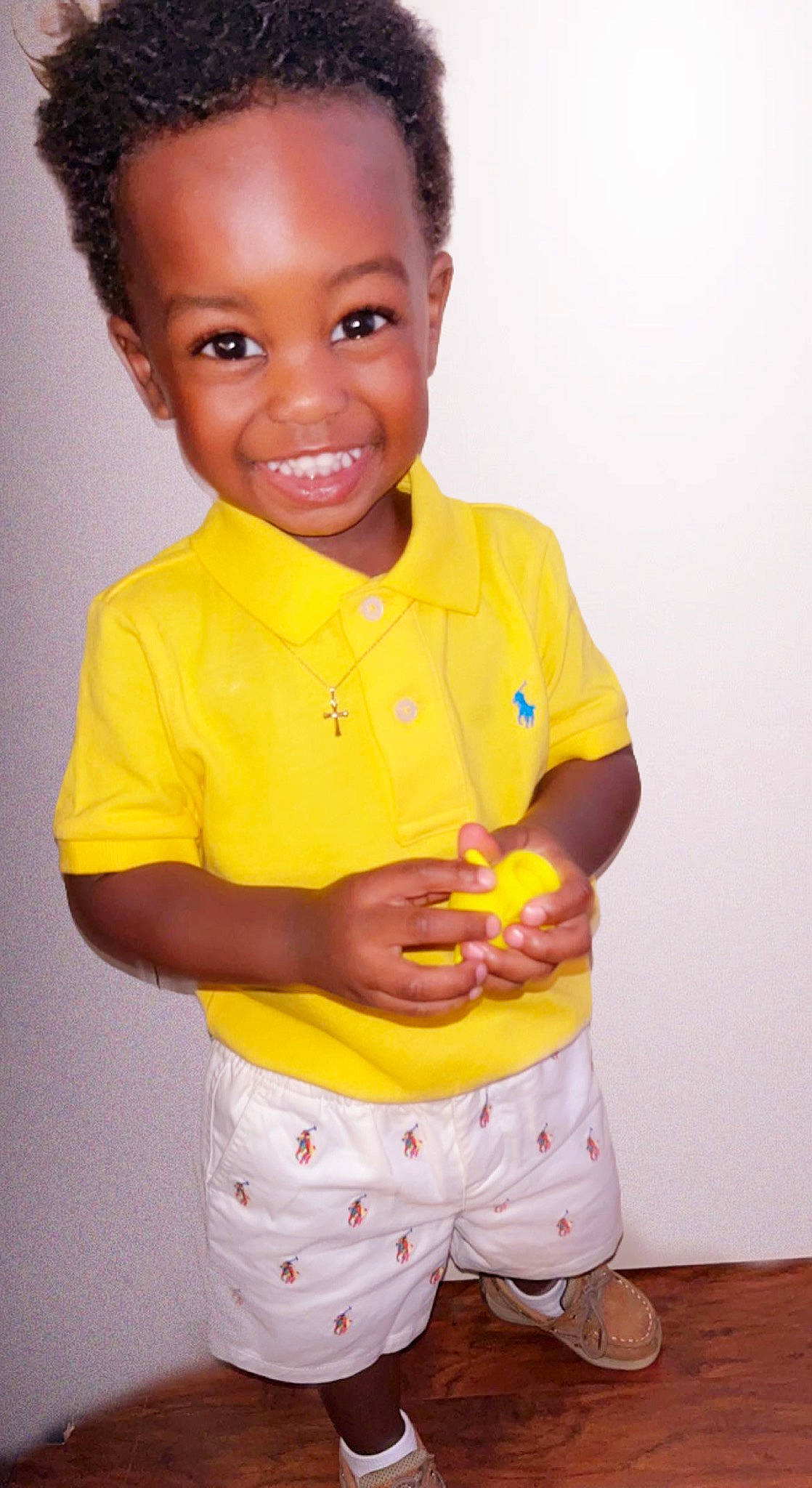 Taylan is registered to the contest to win money with this photo: cheek, chin, clothing, eye, face, facial_expression, forehead, hair, hairstyle, hand, head, joint, joy, lip, neck, nose, person, shoulder, skin, sleeve