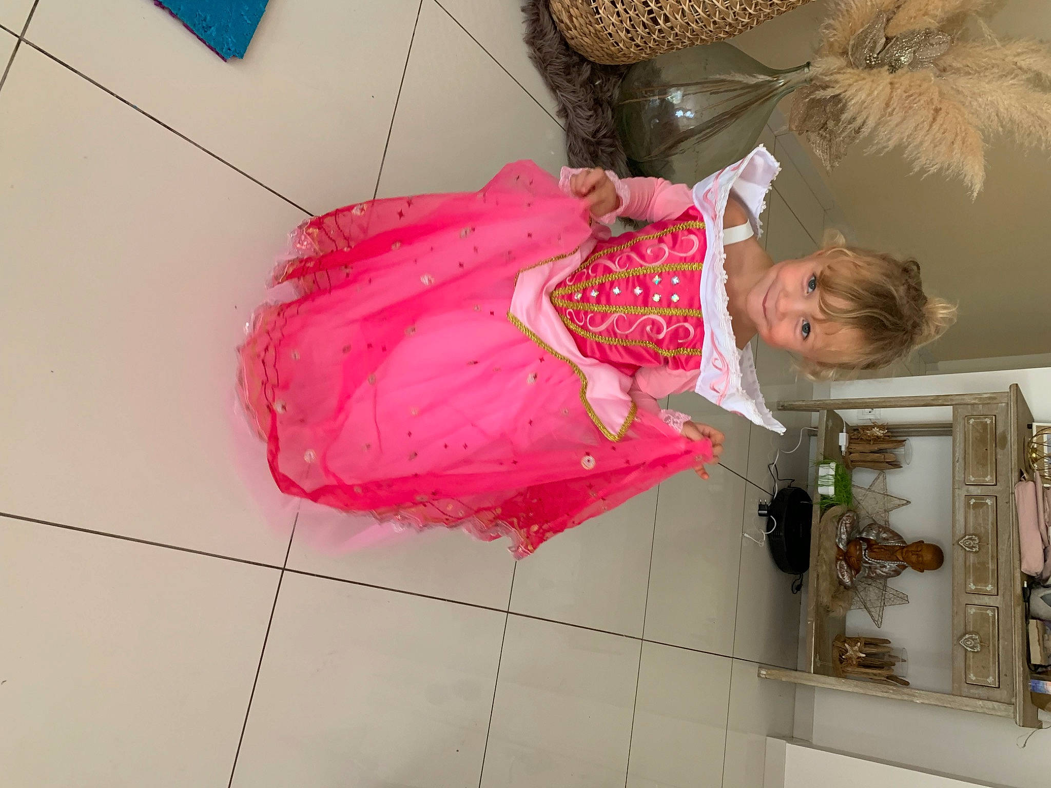 Kelya a rejoint le concours — aidez-le/la à gagner de superbes lots ! abdomen, baby, baby_toddler_clothing, child, dress, fashion_design, flooring, fun, joy, magenta, pattern, peach, person, pink, room, toddler, visual_arts