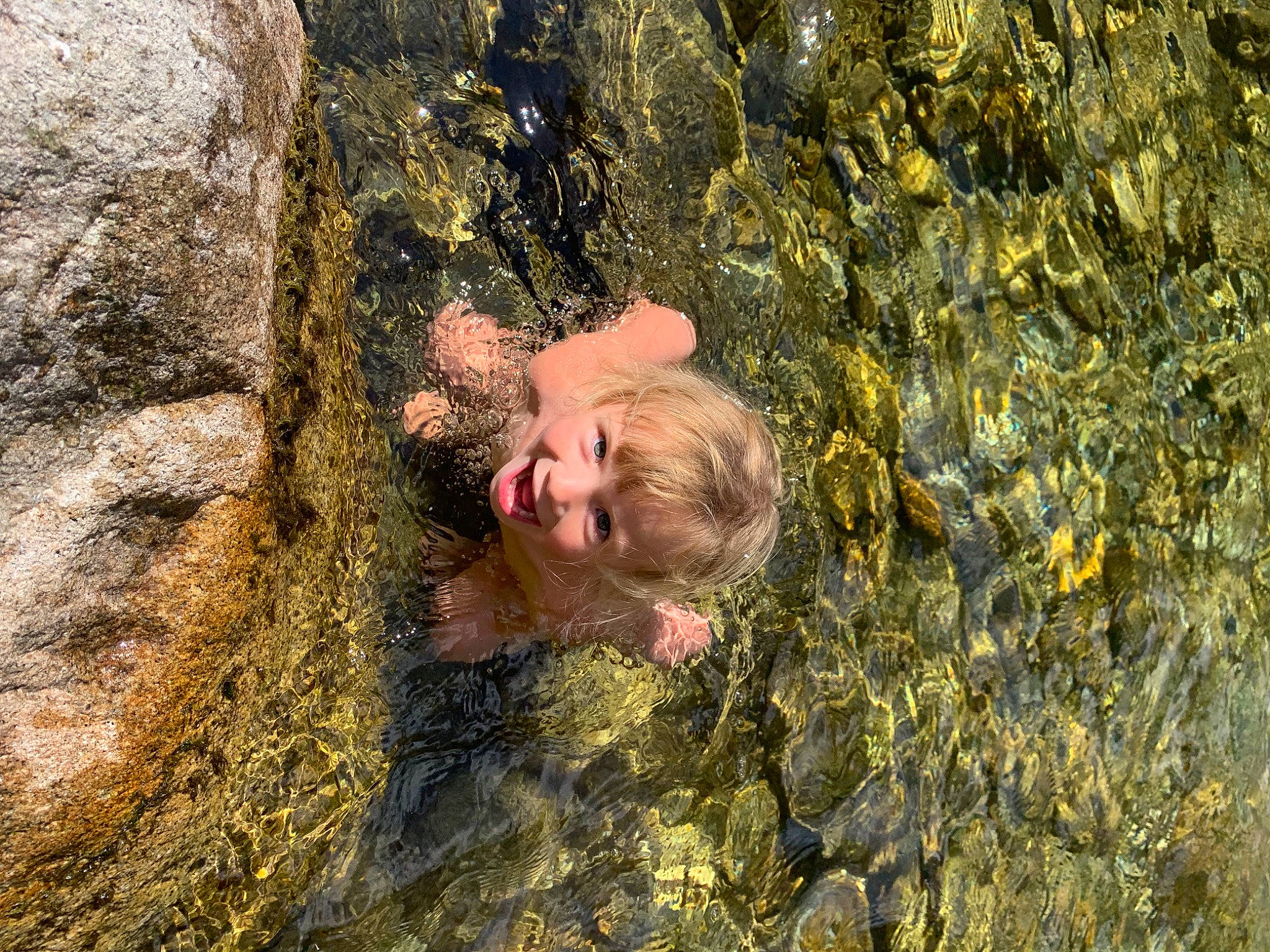 Kelya a rejoint le concours — aidez-le/la à gagner de superbes lots ! art, bedrock, child, fun, grass, hair, head, leisure, people_in_nature, person, recreation, rock, soil, toddler, wood