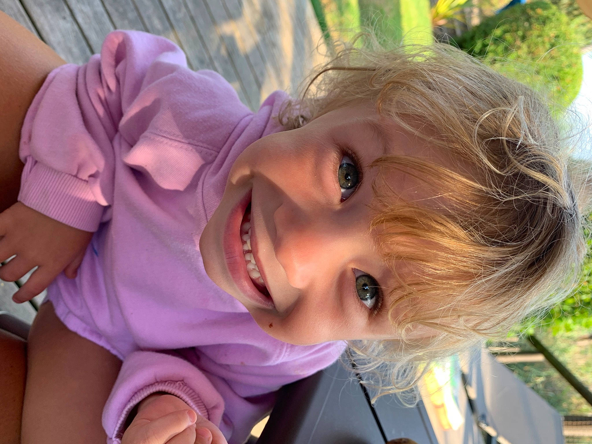 Kelya participe au concours pour gagner de l'argent avec cette photo : blond, child, eye, eyelash, face, fun, grass, happy, head, iris, joy, leisure, lip, mouth, nose, people_in_nature, person, plant, skin, smile