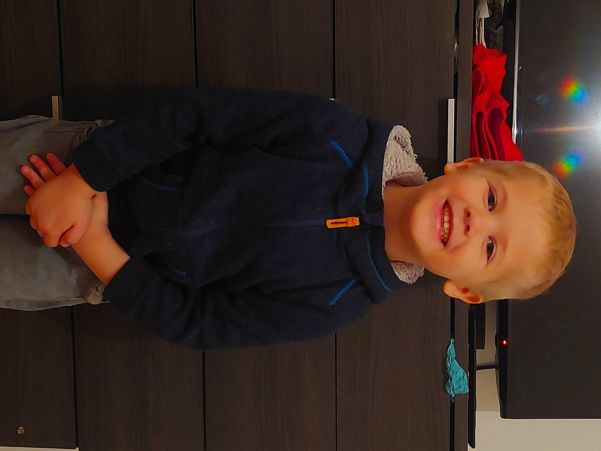 Mylann participe au concours pour gagner de l'argent avec cette photo : child, comfort, elbow, event, foot, gesture, happy, hat, human_leg, joy, knee, person, room, sleeve, smile, sportswear, standing, suit, thigh, thumb