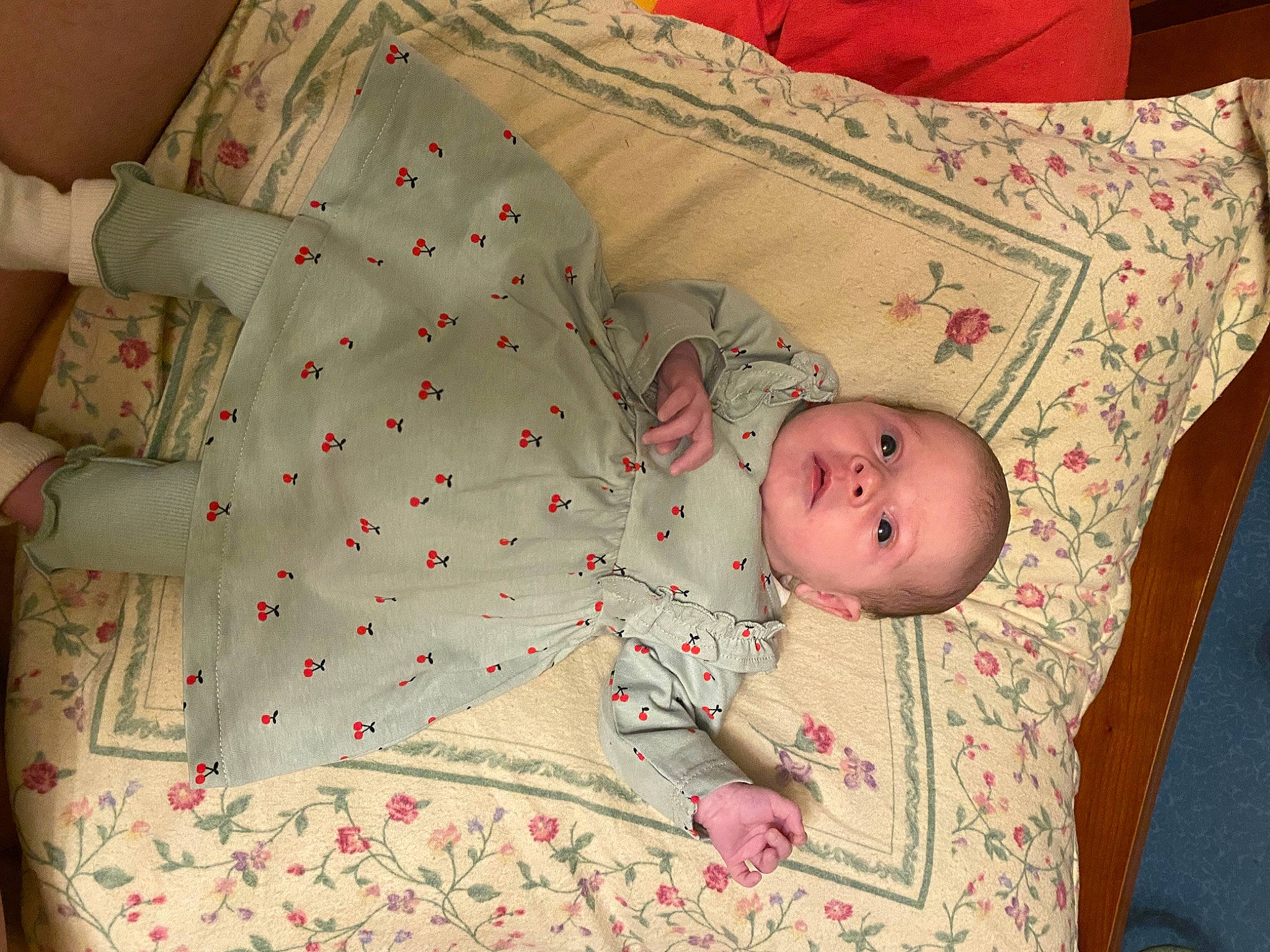 Lylou participe au concours pour gagner de l'argent avec cette photo : baby, baby_products, baby_safety, baby_sleeping, baby_toddler_clothing, bed, bedding, bedtime, child, comfort, design, linens, pattern, person, pink, product, room, skin, sleeve, textile