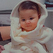 Sofia a rejoint le concours — aidez-le/la à gagner de superbes lots ! baby, child, hooded_robe, fluffy_clothing, indoor, cute, infant, soft_texture, person, face, smile, cozy, sitting, young_child, warm_clothing, apparel, adorable, gentle_lighting, human, portrait
