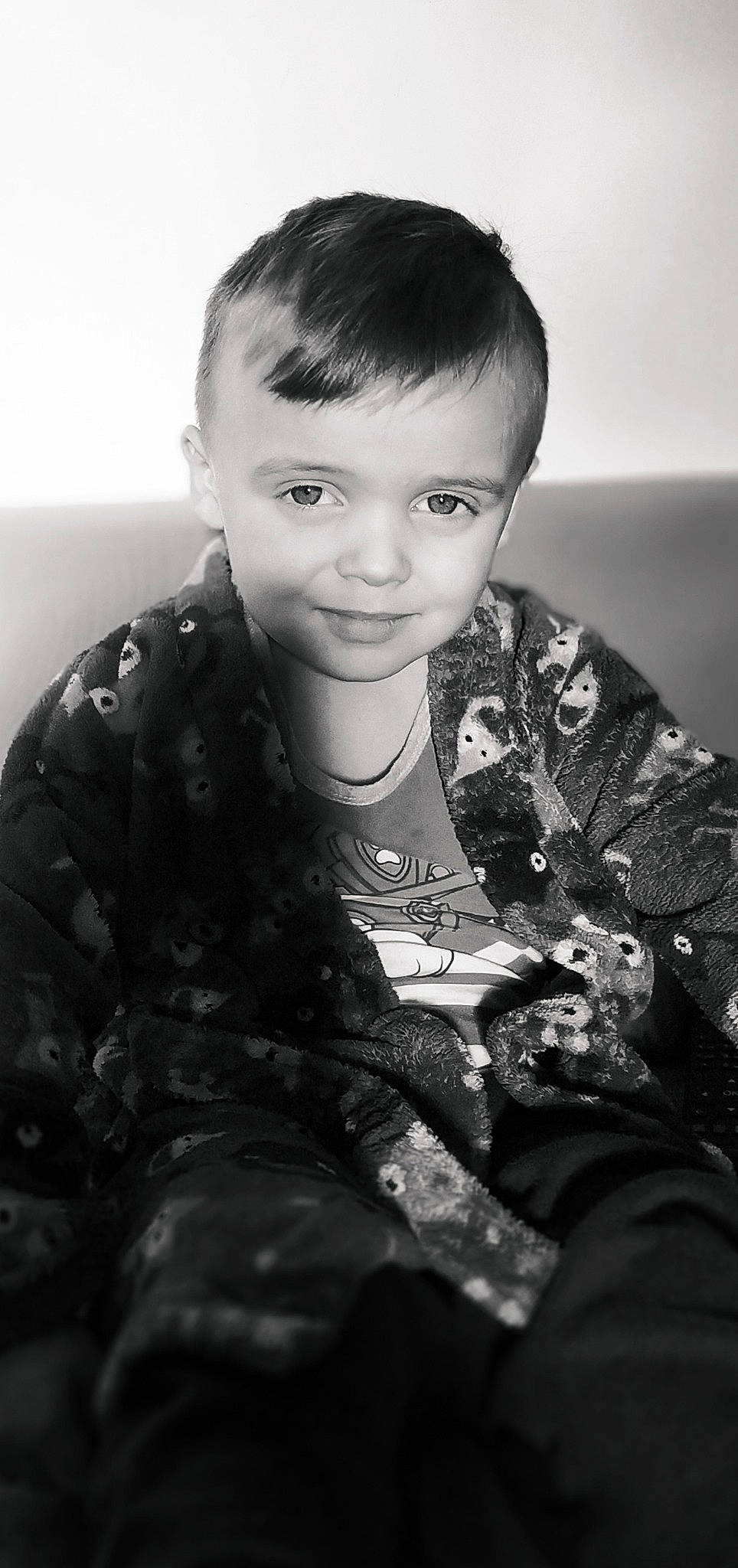 Kendji a rejoint le concours — aidez-le/la à gagner de superbes lots ! black_and_white, black_hair, cheek, child, eye, face, forehead, hair, hairstyle, iris, monochrome, monochrome_photography, person, photography, portrait, smile, style